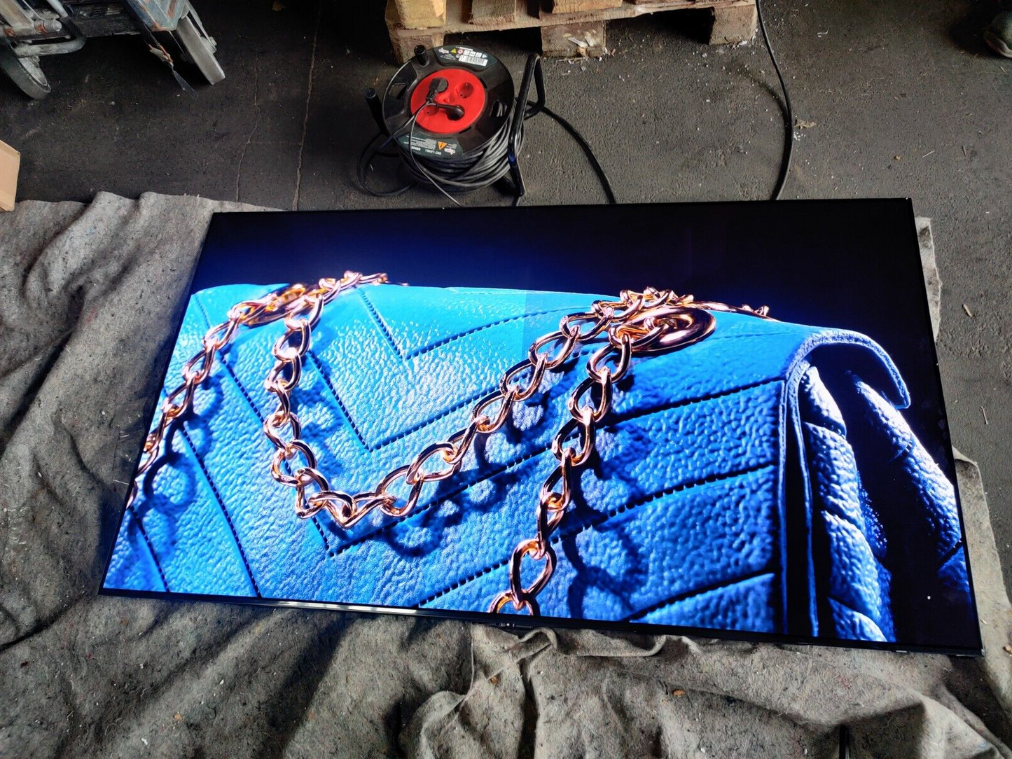 6087398