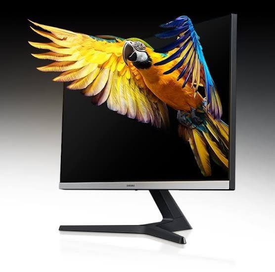 8890640